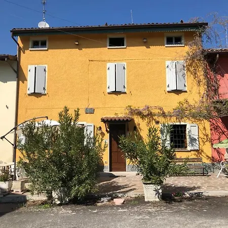 La Casa Tra I Vigneti Montecalvo Versiggia