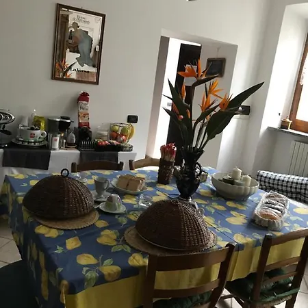 La Casa Tra I Vigneti Bed & Breakfast Montecalvo Versiggia
