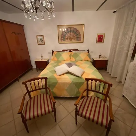 La Casa Tra I Vigneti Bed & Breakfast Montecalvo Versiggia