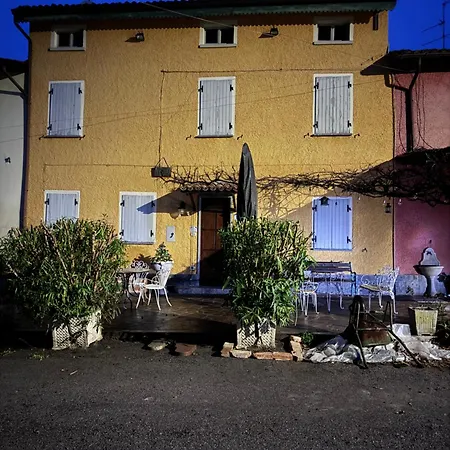 La Casa Tra I Vigneti * Montecalvo Versiggia